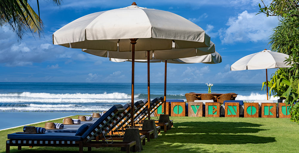 Noku Beach House - Sunbrellas by the pool